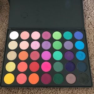 Eyeshadow pallet
